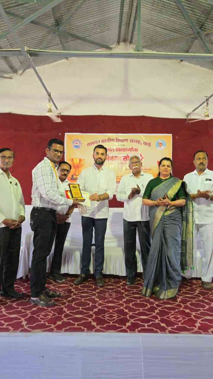 एलएलएम मेरिट सूची में दो न्यायाधीश शामिल; यशवंत महाविद्यालय में हुआ सम्मान